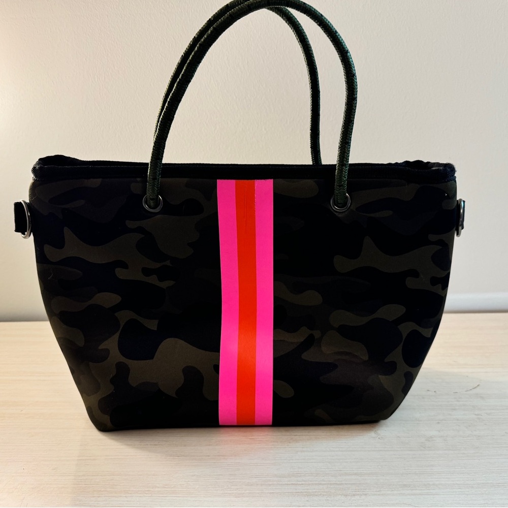 Haute shore camo crossbody